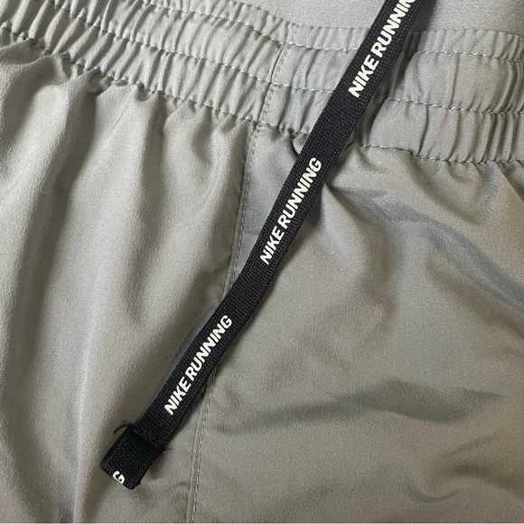 Nike Dri-Fit Light Grey Running Shorts - Picture 4 of 6